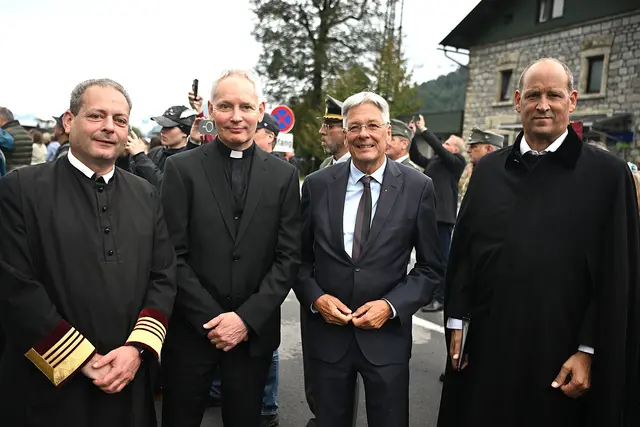 Landeshauptmann Peter Kaiser mit den Militärseelsorgern | Foto: Josef Bodner