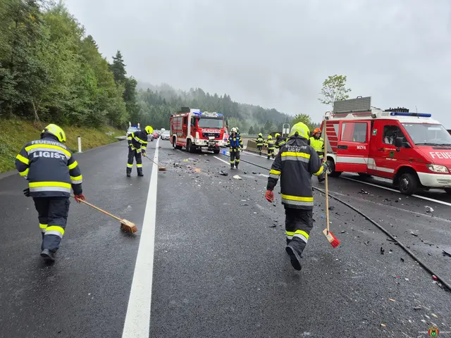 Nach dem ersten Unfall ereignete sich im Rückstau ein zweiter schwerer Unfall mit mehreren Verletzten. | Foto: FF Ligist