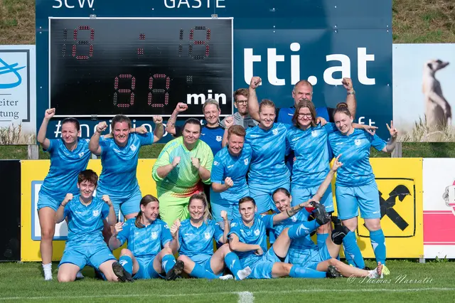 Unser Mannschaft vor der Anzeigetafel beim Auswärtssieg | Foto: Thomas Navratil