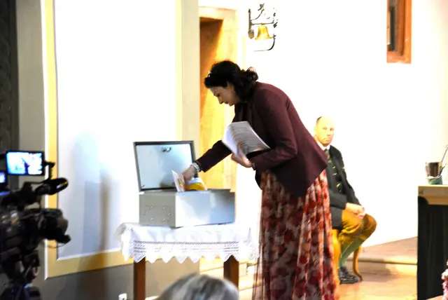 St. Michaels Bürgermeisterin Nicole Sunitsch deponiert die Beigabe der Marktgemeinde. | Foto: Peter Taurer