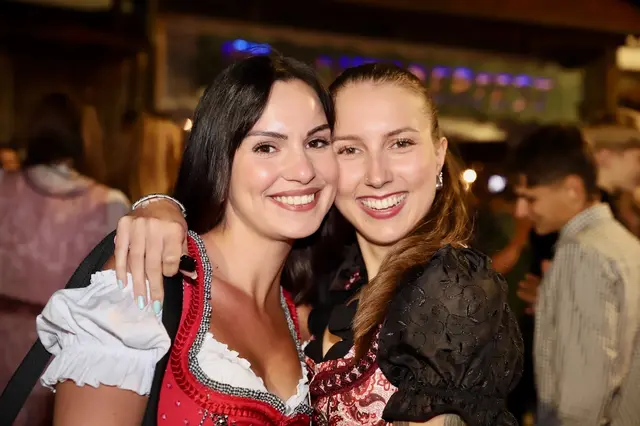 Das Oktoberfest ist auch Treffpunkt für die hübschesten Mädchen aus der Region. | Foto: Alfred Mayer
