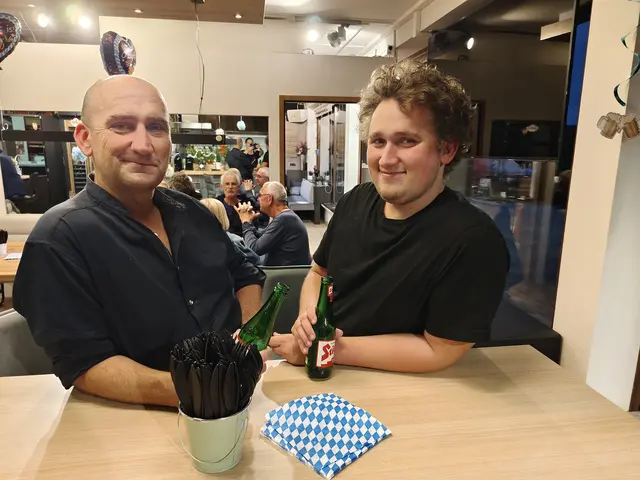 Frank und Bernhard verbrachten eine gesellige Zeit miteinander.  