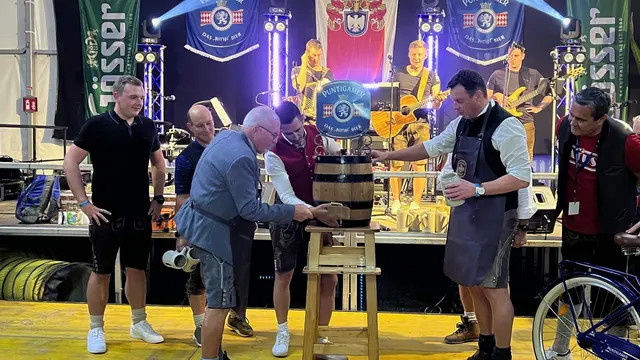 Otto Kresch führte den Hammer, LAbg. Bürgermeister Jochen Bocksruker assistierte gekonnt. | Foto: Stadtgemeinde Bärnbach