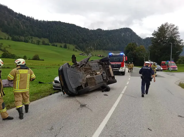 Der Unfall forderte mehrere Verletzte sowie schwere Schäden bei den Fahrzeugen.  | Foto: ZOOM.Tirol