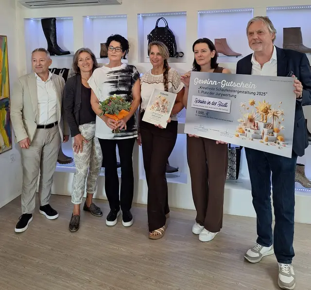 Das Eisenstädter Stadtmanagement gratulierte dem Team von "Schuhe in der Stadt" zum Titel.  | Foto: Stadtmanagement Eisenstadt