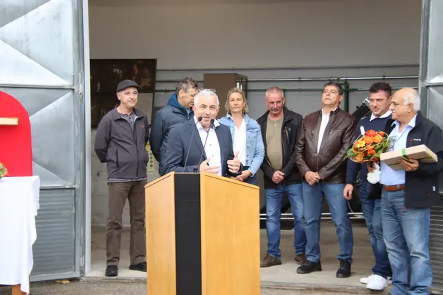 Dank ging seitens der Firma Fröling an den gesamten Vorstand der Fernwärmegenossenschaft. | Foto: Martin Wurglits