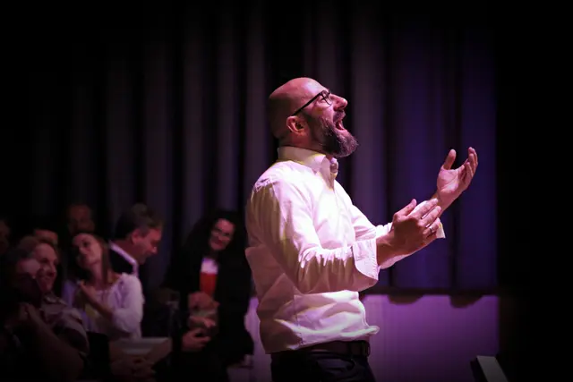 Johannes Nagele brachte mit den HOU´s eine stimmenstarke Performance zu Gehör.