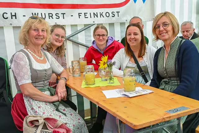 Arbeitskolleginnen vom Pfarrcaritas Kindergarten. | Foto: Markus Bäumler und Udo Klaus/zema-medien.de