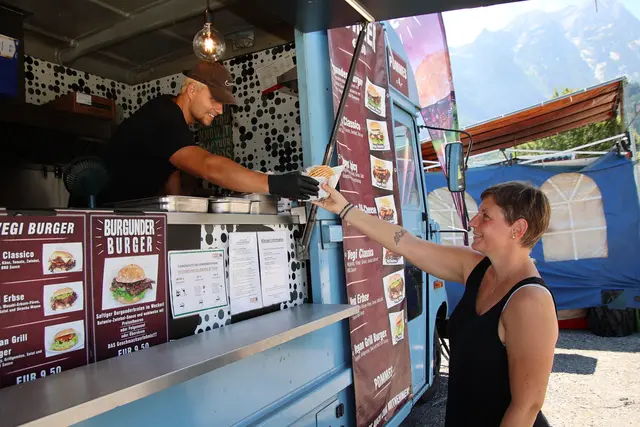 Viele Foodtrucks haben wechselnde Standorte (oft Industriegebiete, Gewerbeparks, oder Büroumgebungen zur Mittagszeit) und sind oft auf Events, Festivals und Märkten anzutreffen. | Foto: Wolfgang Schweighofer