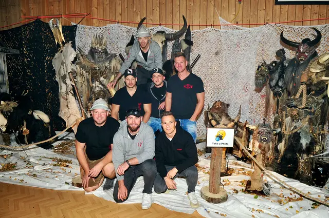 Die Bad Company mit Obmann Marco Kirchebner (Mitte oben) organisierte ein großes Spektakel. | Foto: Hassl