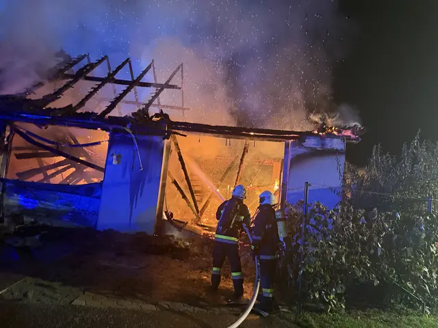 Die Löscharbeiten dauerten mehrere Stunden. | Foto: Bezirksfeuerwehrkommando Güssing