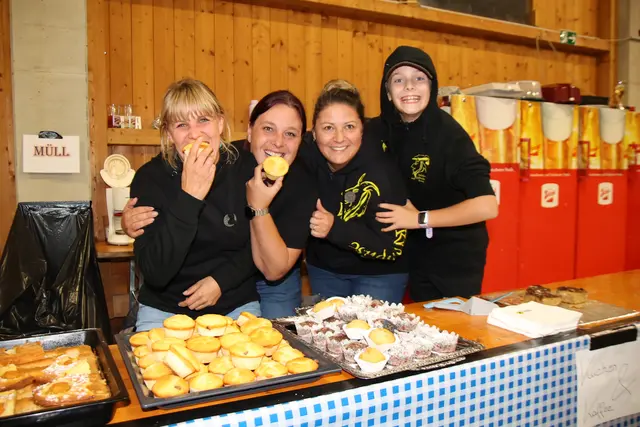 Süßes gab es bei Martina, Nati, Caro und Lea.