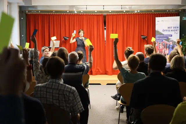 Foto: Bahn zum Berg / Oleksandra Chornobab