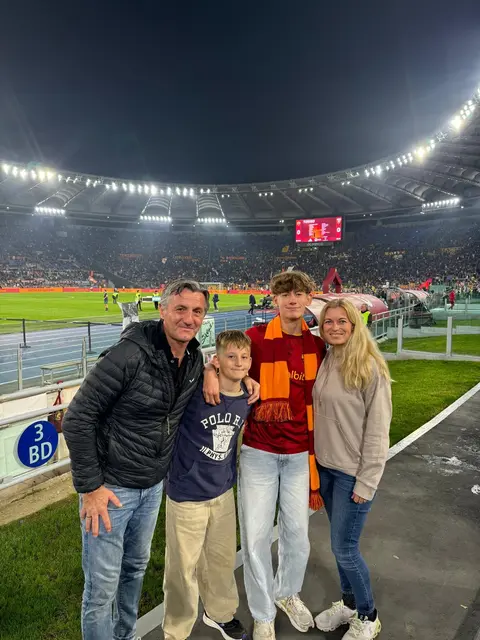 David Pötsch (2. r.) besuchte gemeinsam mit seiner Mutter Petra, Bruder Jakob und Vater Michael (v. r.) ds im Stadio Olimpico und sah sein Vorbild Paulo Dybala (AS Roma) | Foto: Pötsch/KK