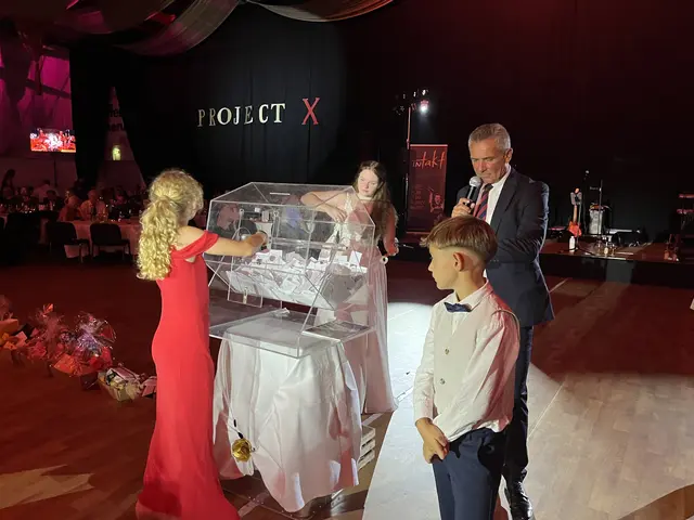 Tombola mit vielen Gewinnen vor der Mitternachtseinlage | Foto: Gesa Buzanich