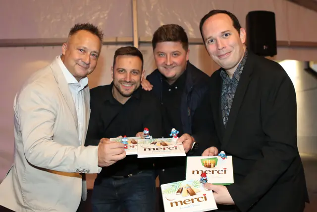 Für die Jahn-Superhelden gab es Superman-Schlümpfe: Peter Haidvogel, Patrick Igel, Markus Stirb und Martin Oberleitner. | Foto: FF WRN, TOP COMMUNICATIONS