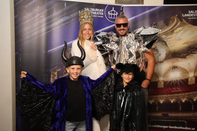 Familie Ultsch präsentierte sich im Landestheater in "neuen Kleidern".