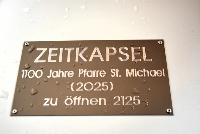 In hundert Jahren, genau 2025, soll die von der Firma ESTET gesponserte Metallkapsel beim 1200-Jahr-Jubiläum der Pfarre geöffnet werden | Foto: Peter Taurer