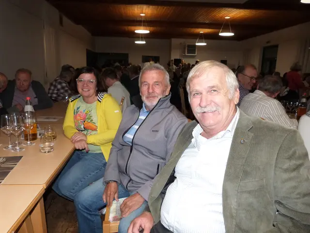 Die Gäste suchten sich die besten Plätze, um live dabei zu sein. | Foto: Vanessa Wittmann