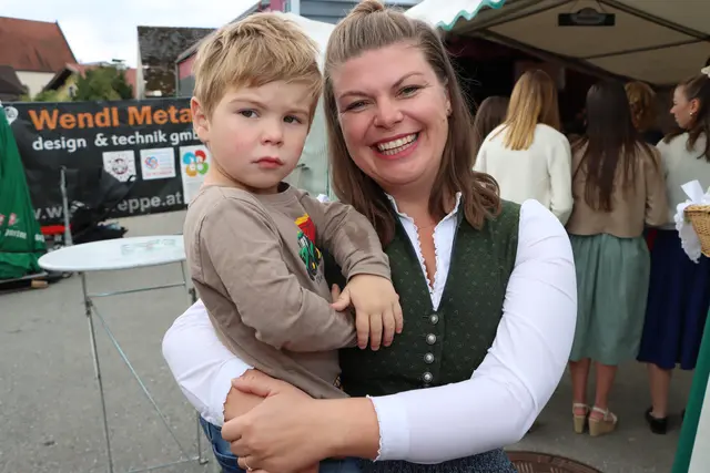 Anton und seine Mama Julia haben einen wunderschönen Tag zusammen. | Foto: Markus Bäumler und Udo Klaus/zema-medien.de
