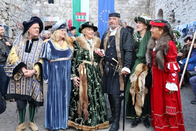 Viele Besucher auf Ehrenberg sowie ein spannendes Programm für Jung und Alt.