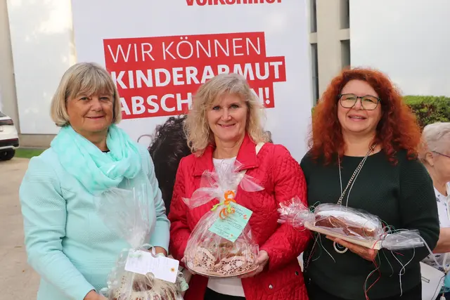 Ursula Rauch, Gabriela Immerl und Sandra Goldberg engagieren sich ehrenamtlich bei der Volkshilfe.  | Foto: Edith Ertl