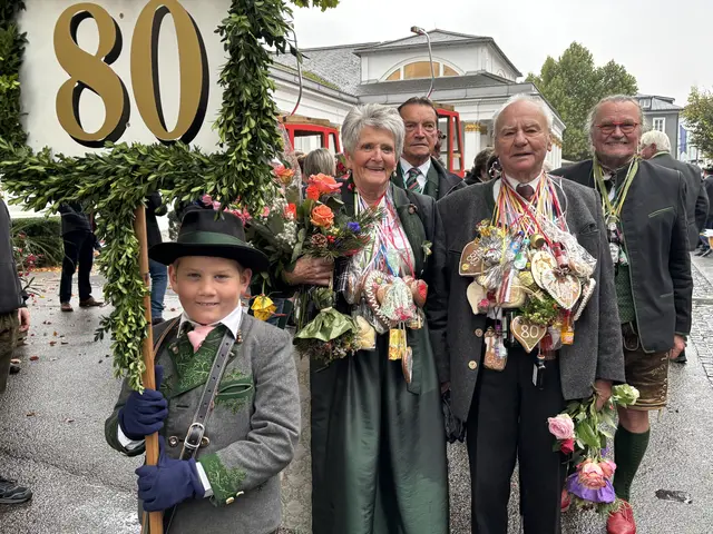 Der Liachtbratlmontag hat in Bad Ischl schon lange Tradition. In einem Festzug werden die Jubilare geehrt. | Foto: MeinBezirk/Gratzer
