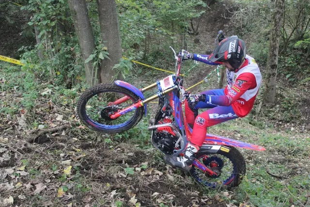Technik, Balance und Nervenstärke aller Teilnehmer beim Trial in Kössen | Foto: MeinBezirk/Johann Mühlberger