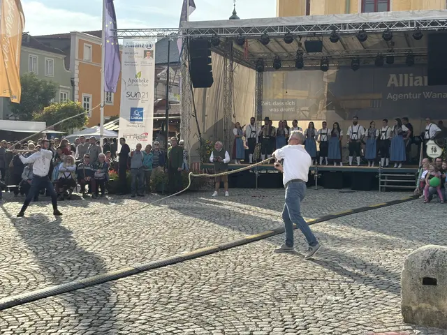 Die Schnalzer ließen es ordentlich krachen | Foto: Alexandra Goll/Herbert Schleich