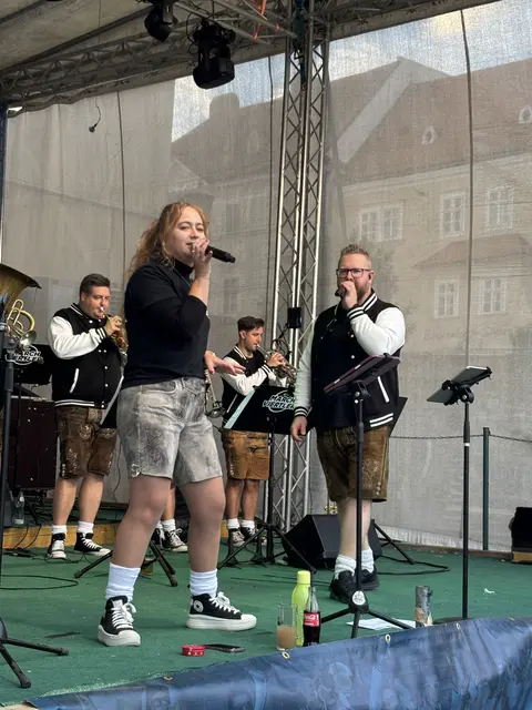 Tolle Stimmung mit super Musik. | Foto: Alexandra Goll/Herbert Schleich