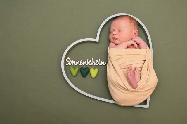 Name: Fabian David
Geburtsdatum: 08.08.2025
Gewicht: 3.650 g
Größe: 50 cm
Bruder: Elias David
Eltern: Eltern Kerstin Stiegler und Michael Gogg aus Apfelberg | Foto: Babysmile