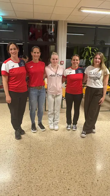 Obfrau Stv. Elisabeth Steiger, Kassierin Romana Schneeberger, Charlize Mörz, Obfrau Helga Lehner und Alissa Mörz. | Foto: ASKÖ Kunstturnen Mattersburg