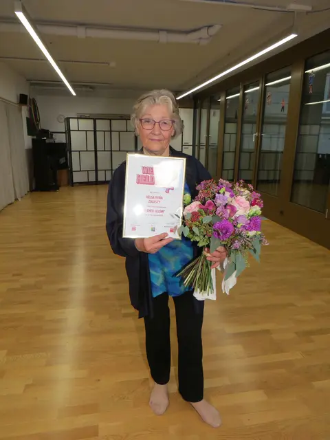 Die 81-jährige Helga Neira Zugasti ist seit fast 30 Jahren für den inklusiven Tanzverein "Ich bin O.K."  im Einsatz. | Foto: Sabine Krammer