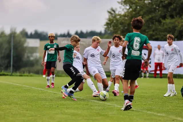 Die Kicker von St. Florian hielten gegen die SV Ried, den späteren Turniersieger, lange Zeit ein 0:0, mussten sich dann aber durch einen Freistoßtreffer in der letzten Sekunde des Spiels geschlagen geben. | Foto: Reischl