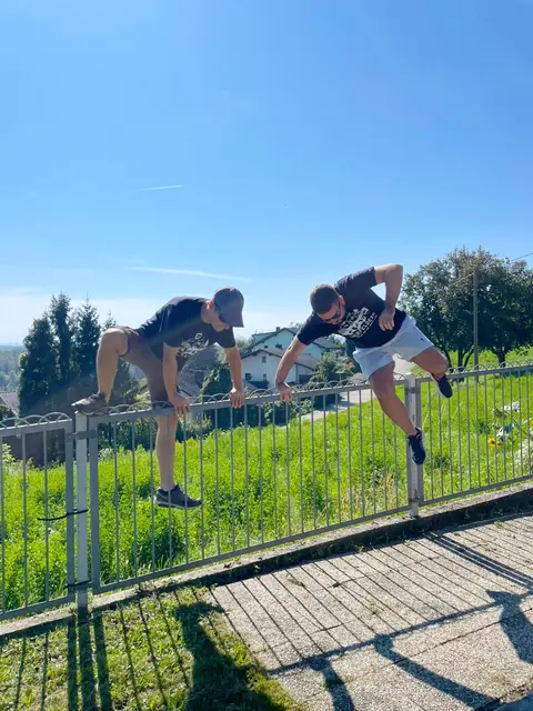 Jung, fesch d(yn)amisch ;-)  Die Direttissima bescherte den beiden Cousins viele Sympathien zahlreiche neue Bekanntschaften am Weg.  | Foto: Schwab/Raferzeder