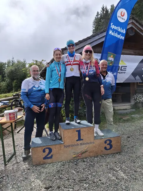 Julia Sörgel auf dem Siegertreppchen. | Foto: Bigtime Sport