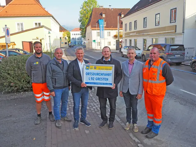 Alex Halbertschlager (Straßenmeisterei Gaming), Erich Pfeffer (Leiter der Straßenmeisterei Gaming), Harald Gnadenberger MSc. (Bgm. von Gresten), LAbg. Richard Punz (i.V. LH-Stv. Udo Landbauer), Leopold Röcklinger (Leiter-Stv. der NÖ Straßenbauabteilung Amstetten) und Stefan Frosch (Straßenmeisterei Gaming). | Foto: NÖ STD