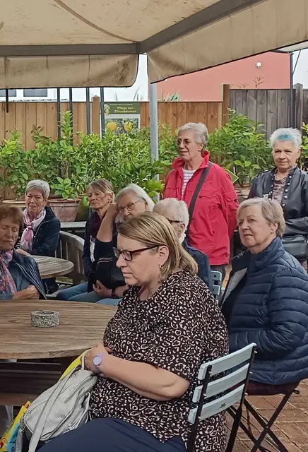 wir lauschten dem Vortrag 