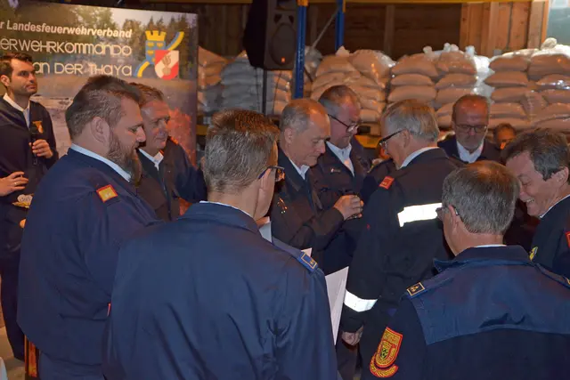 Auszeichnung der Feuerwehrmitglieder | Foto: BFK WT/St. Mayer