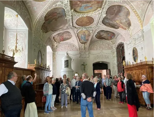 Brucker Senioren sind diese Woche im Stift Heiligenkreuz, hier die Sakristei. | Foto: Gemeinde Scharndorf