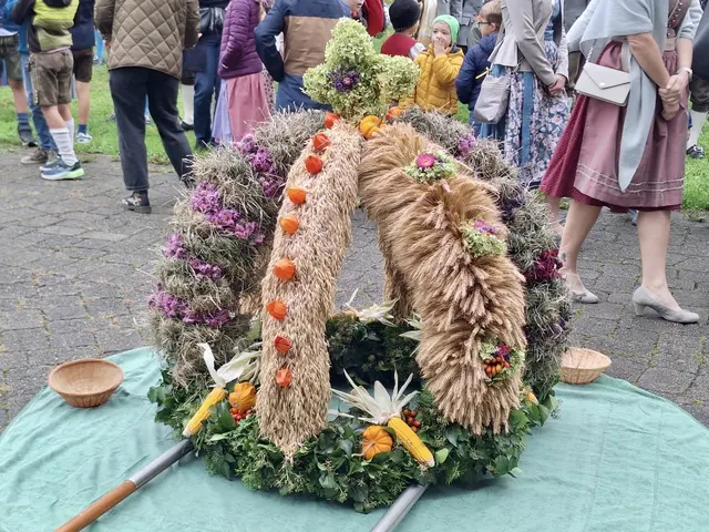 Gemeinsam wurde das Erntedankfest zu einem lebendigen Ausdruck von Zusammenhalt, gelebtem Glauben und herzlichem Brauchtum, das in Elixhausen tief verankert ist. (Im Bild: Die diesjährige Erntekrone) | Foto: Karl Edtstadler