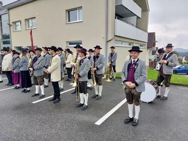 Die Ortsmusikkapelle Elixhausen unter der musikalischen Leitung von Kapellmeister Stefan Eder (rechts vorne). | Foto: Kurcz