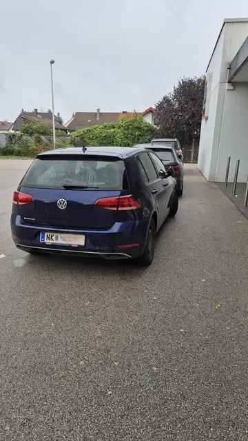Die Kunstparker schlugen zu dritt vor dem Hofer-Supermarkt in Gloggnitz zu. | Foto: Name d. Fotografen d. Red. bekannt