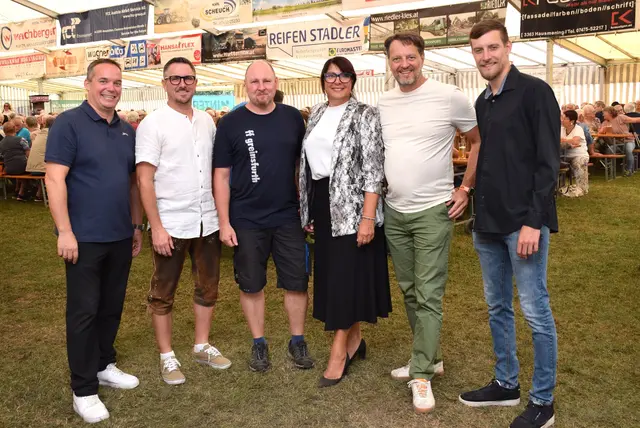 v.l.: Stadtrat Gerhard Irxenmayer, Ortsvorsteher Manuel Scherscher, FF-Kommandant Michael Heinz, Stadträtin Elisabeth Asanger, Vizebürgermeister Gerhard Riegler und Gemeinderat Jakob Hartl. | Foto: Stadt Amstetten