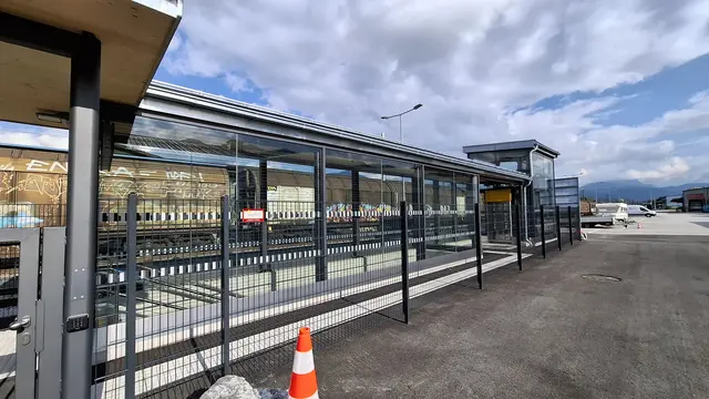 Die neue Haltestelle Burgfried-Süd mit Westzugang. | Foto: Josef Wind