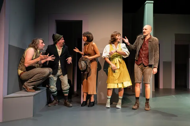 Mit "Die Nashörner" eröffnet das Theater Phönix die neue Spielzeit. | Foto: Andreas Kurz