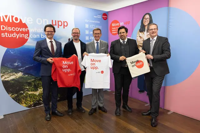 Von links: Michael Rabl MBA, Präsident Fachhochschule Oberösterreich, Andre Zogholy, Vizerektor Kunstuni Linz, Wirtschafts- und Forschungs-Landesrat Markus Achleitner, Gerd Christian Krizek, Head of Study Portfolio &amp; Student Affairs IT:U, und Univ.-Prof. Dr. Stefan Koch, Rektor Johannes Kepler Universität Linz.  | Foto: Land OÖ/Spenlingwimmer
