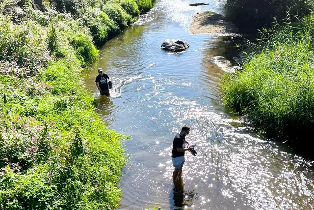 Seicht aber saukalt: Die Gusendurchquerung bildete zweifellos die größte Herausforderung der Direttissima. | Foto: Schwab/Raferzeder