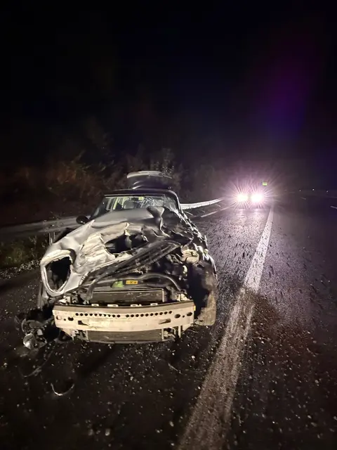 Bei Kilometer 57 in Fahrtrichtung Salzburg wurde der Mini in die Leitschiene gedrängt. | Foto: Scherwitzl