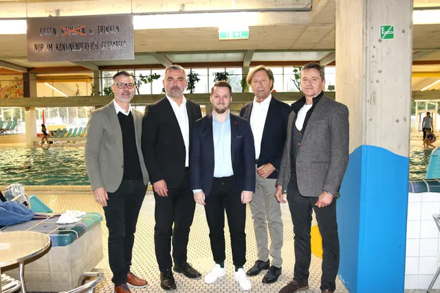 Im Vorjahr übernahm das Land das Allwetterbad und die Kunsteisbahn: Stadtrat Martin Kramer, Sportlandesrat Heinrich Dorner, Vizebürgermeister Adrian Kubat, Bürgermeister Kurt Maczek und Anton Beretzki (Geschäftsführer Sport Burgenland).
 | Foto: Landesmedienservice